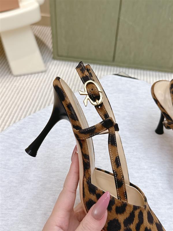 2025112810123754 300